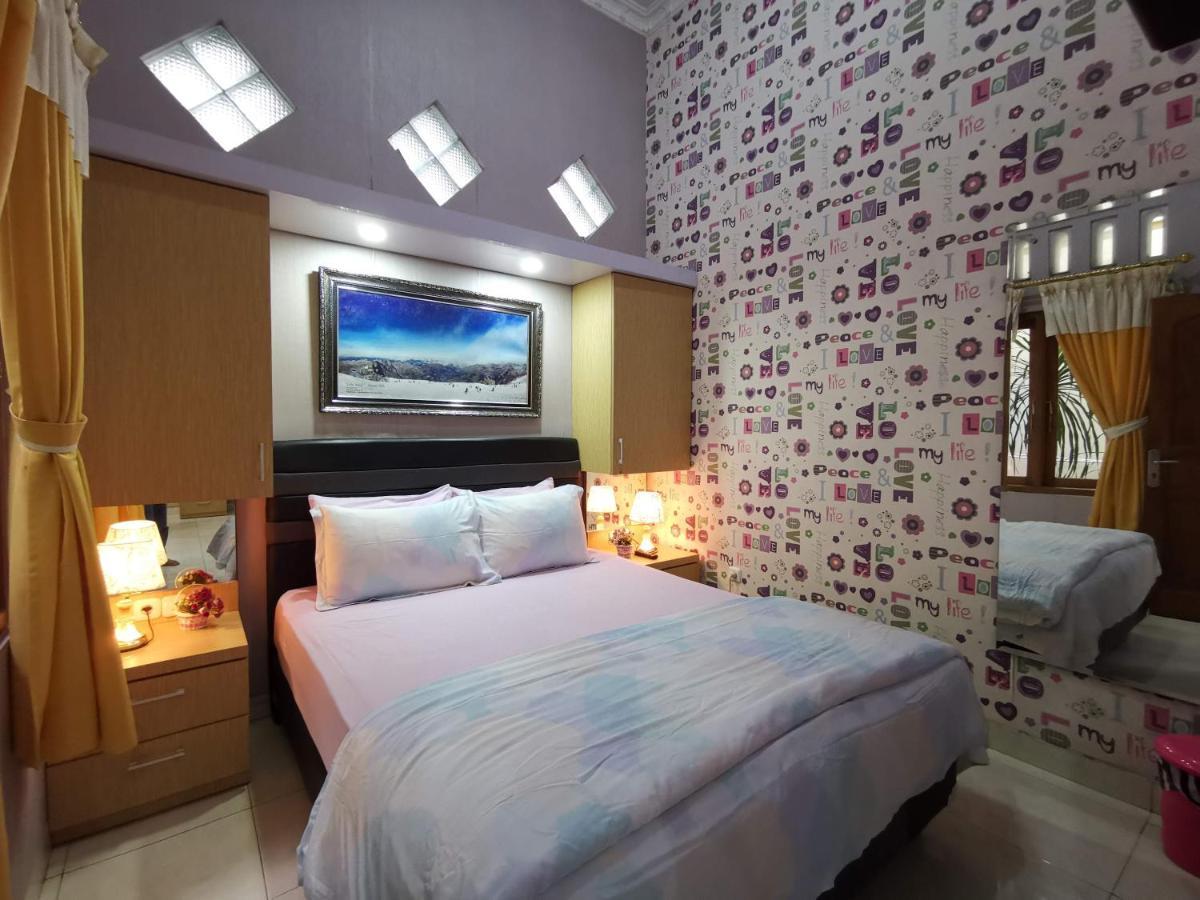Nariska Suite Homestay Yogyakarta Extérieur photo