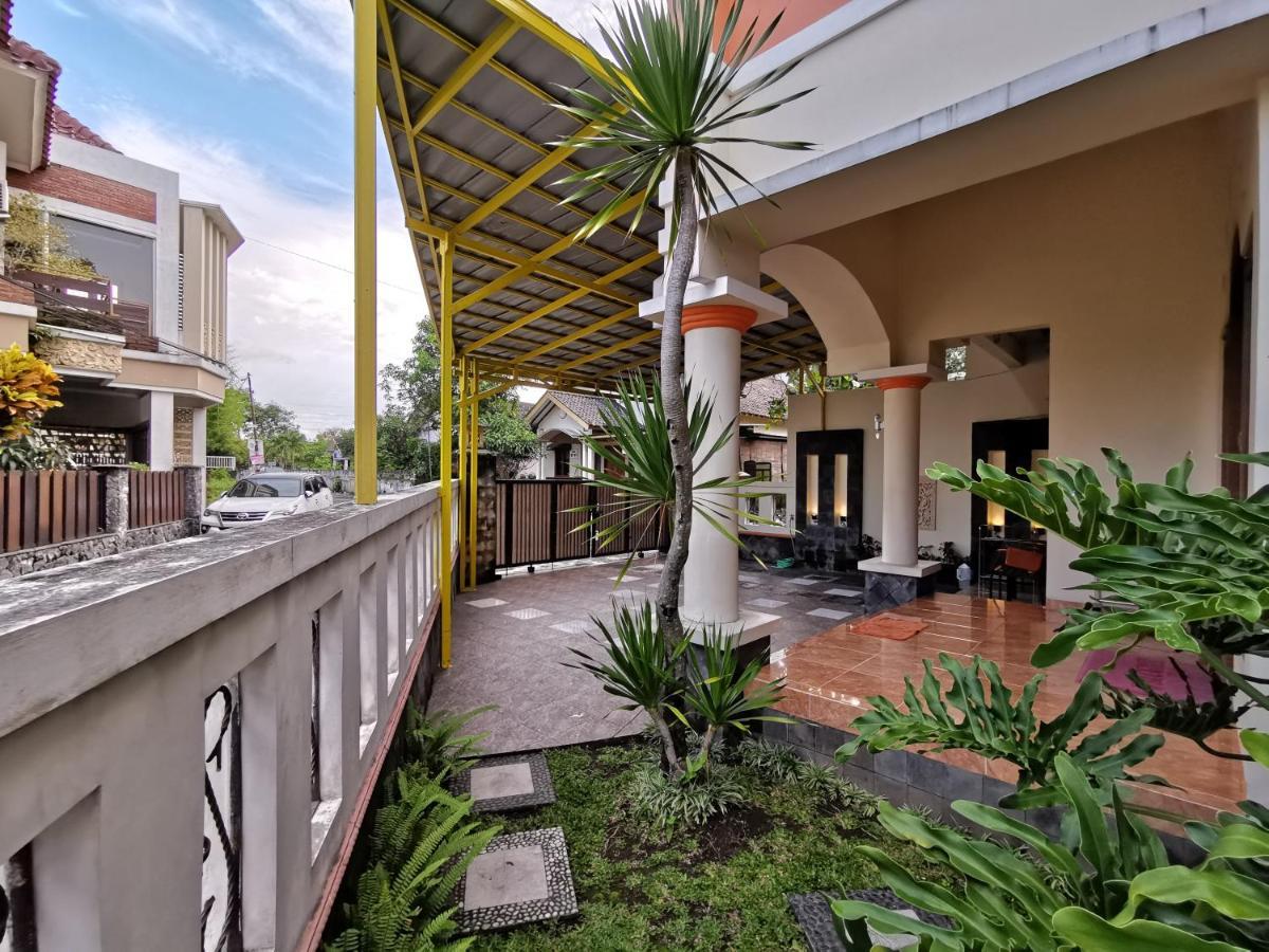Nariska Suite Homestay Yogyakarta Extérieur photo