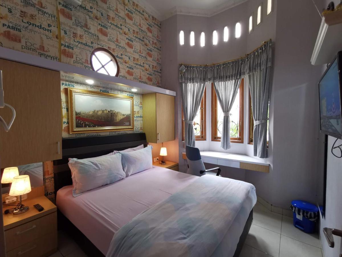 Nariska Suite Homestay Yogyakarta Extérieur photo