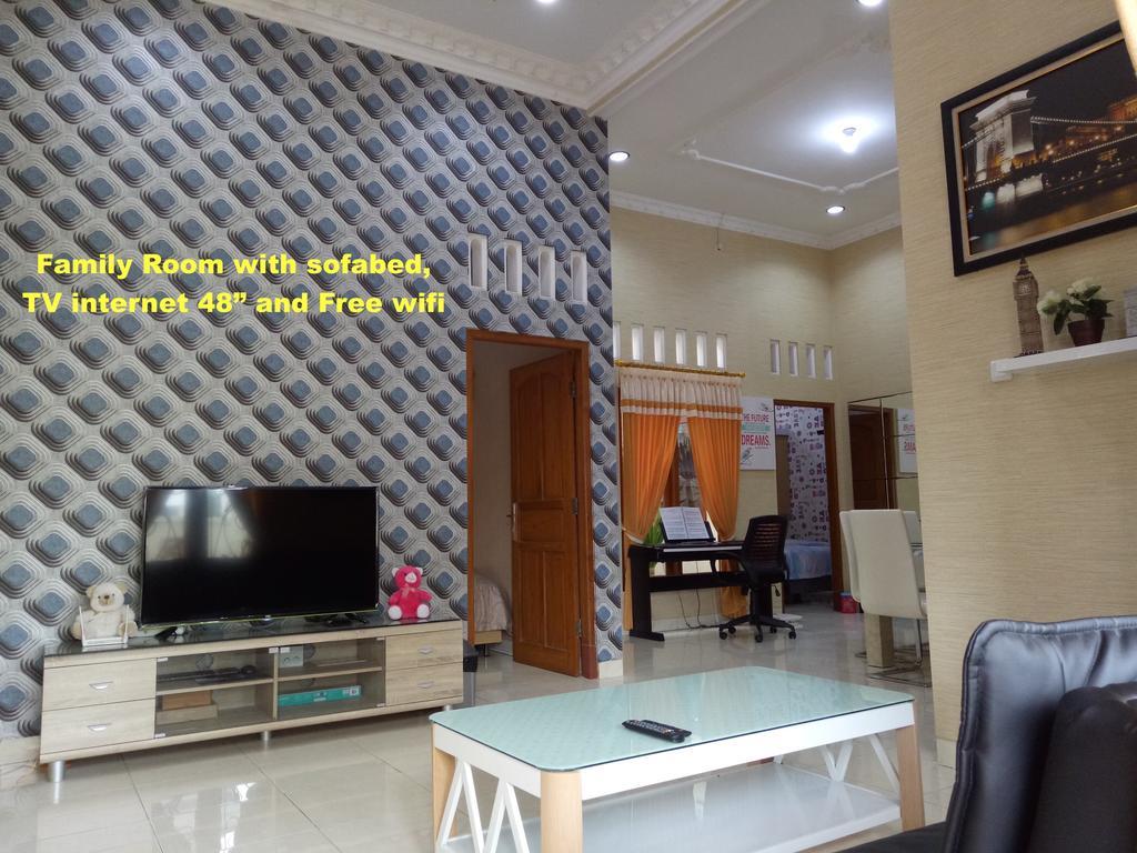 Nariska Suite Homestay Yogyakarta Extérieur photo