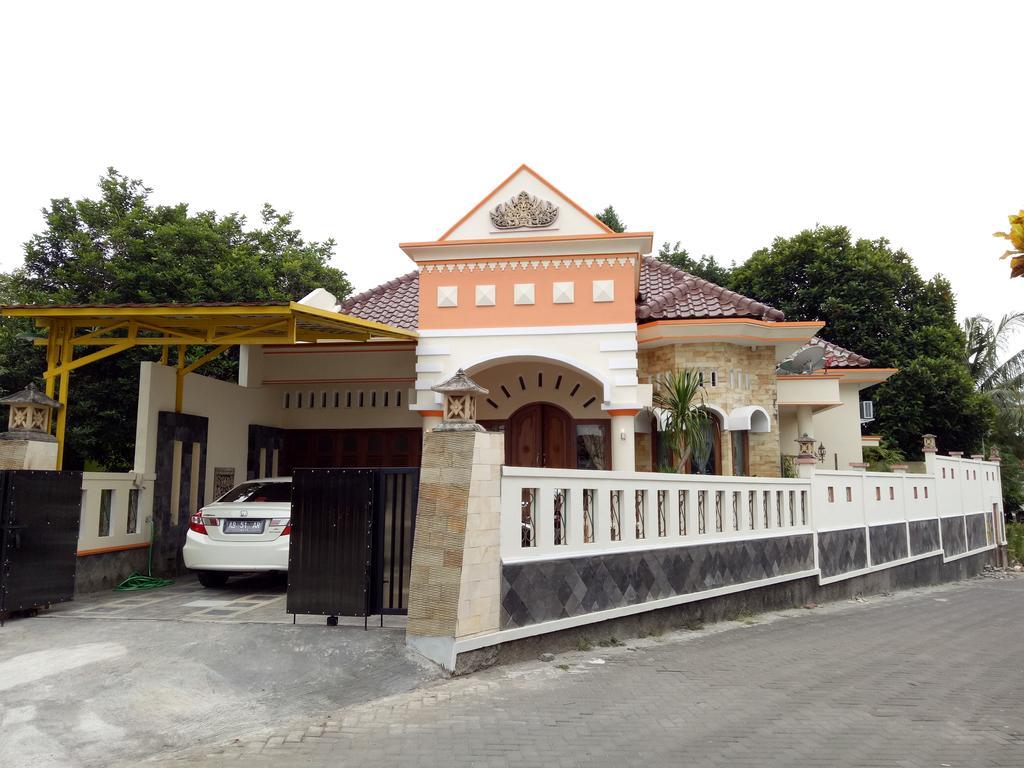 Nariska Suite Homestay Yogyakarta Extérieur photo